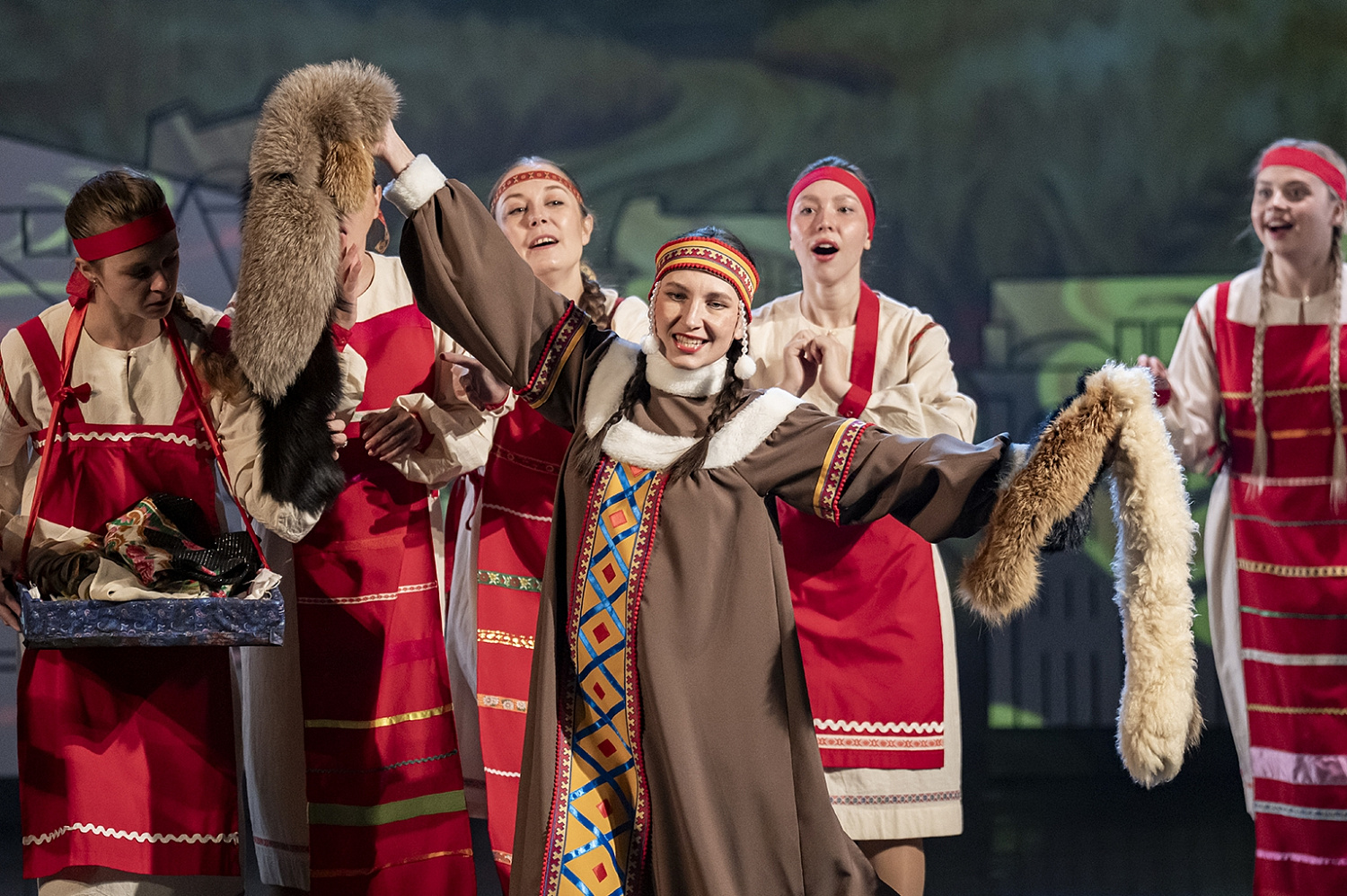 Премьера к Году единства народов - мюзикл «Сказ про Ивана-молодца, про разбойников, атамана и про славную крепость Самар»